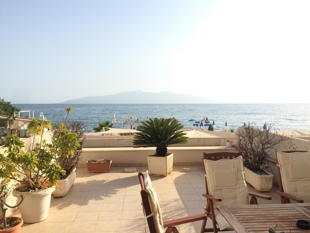Apartments Wonderful Bay Saranda Oda fotoğraf
